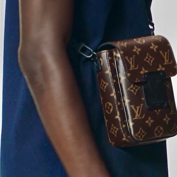 Louis Vuitton Macassar S Lock Vertical Wearable Wallet Black - Picture 2 of 12